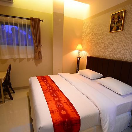 Queen City Hotel Banjarmasin Banjarmasin  Extérieur photo