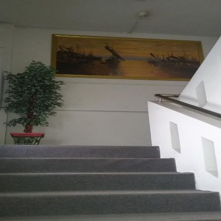 Queen City Hotel Banjarmasin Banjarmasin  Extérieur photo