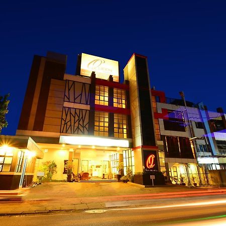Queen City Hotel Banjarmasin Banjarmasin  Extérieur photo