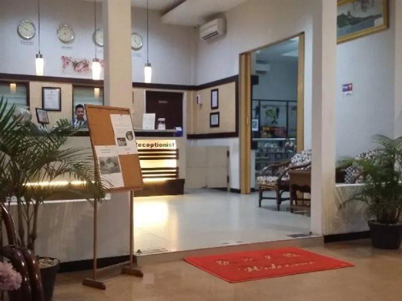 Queen City Hotel Banjarmasin Banjarmasin  Extérieur photo