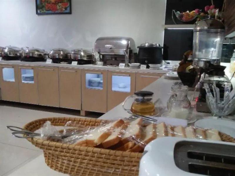 Queen City Hotel Banjarmasin Banjarmasin  Extérieur photo