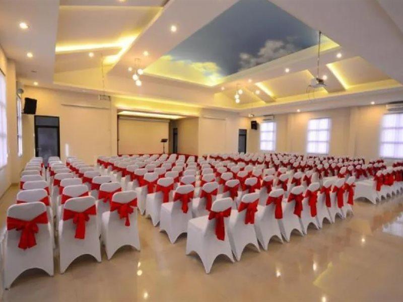 Queen City Hotel Banjarmasin Banjarmasin  Extérieur photo