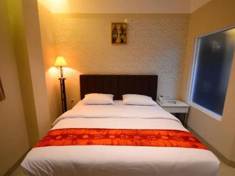 Queen City Hotel Banjarmasin Banjarmasin  Extérieur photo