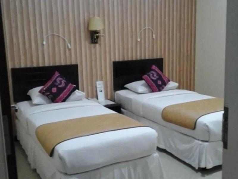 Queen City Hotel Banjarmasin Banjarmasin  Extérieur photo