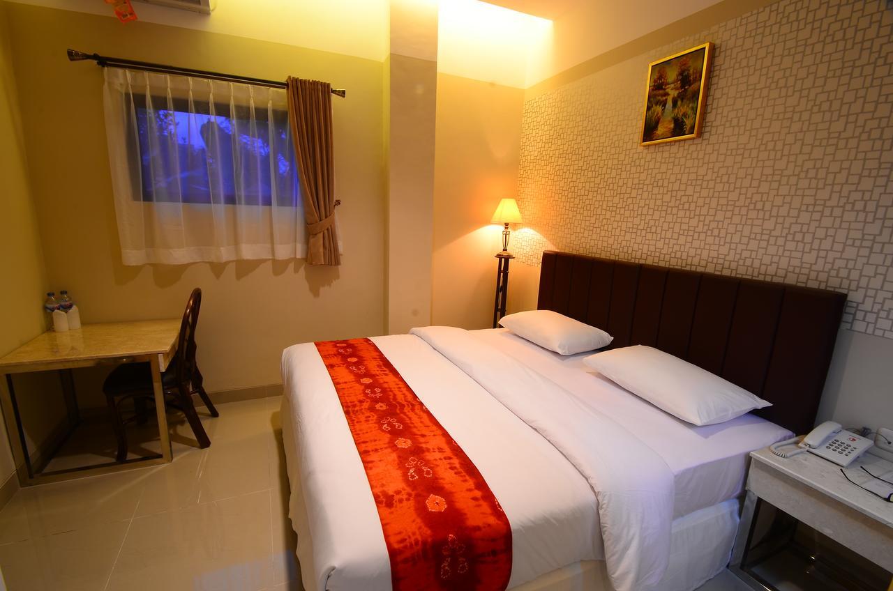 Queen City Hotel Banjarmasin Banjarmasin  Extérieur photo
