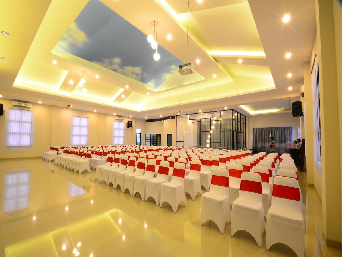 Queen City Hotel Banjarmasin Banjarmasin  Extérieur photo