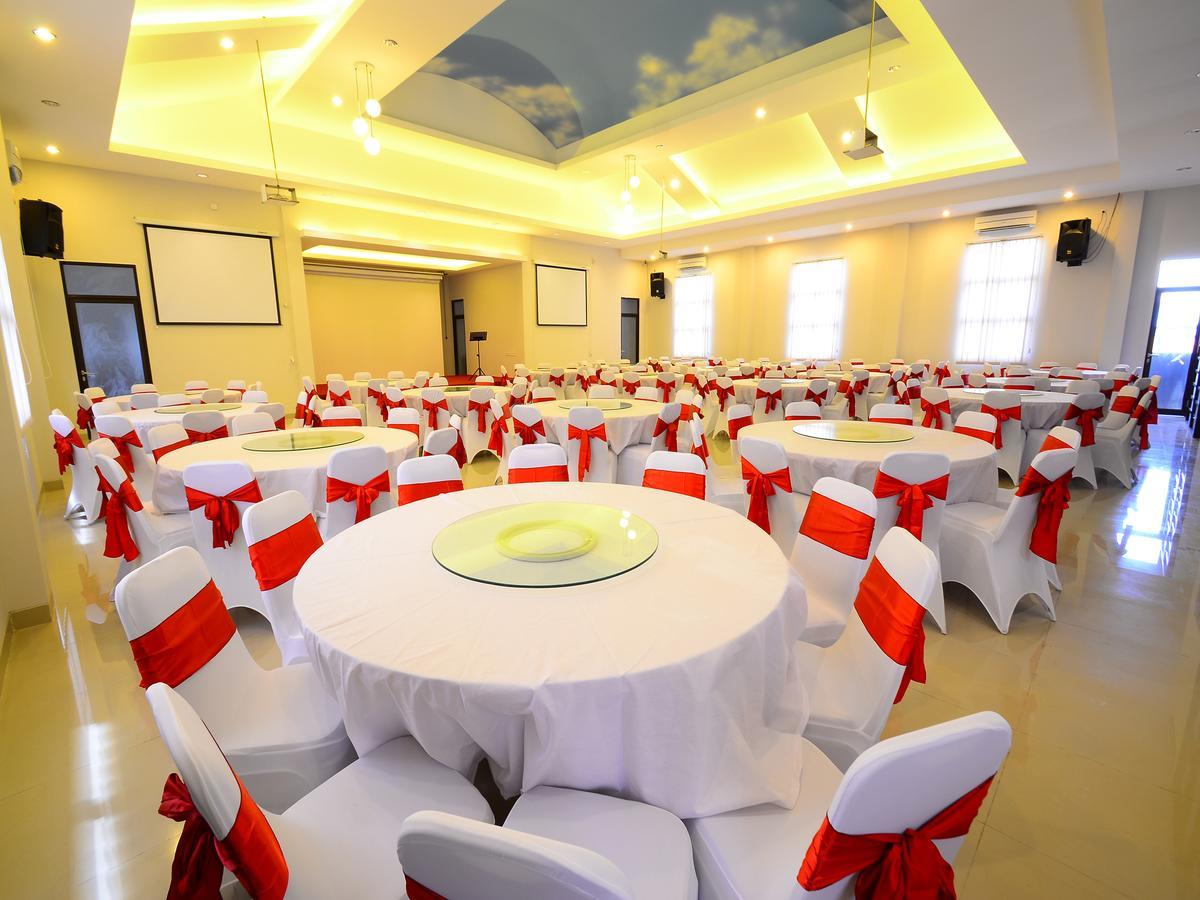 Queen City Hotel Banjarmasin Banjarmasin  Extérieur photo