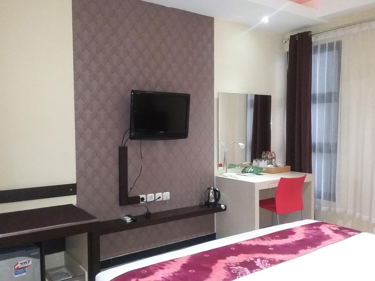 Queen City Hotel Banjarmasin Banjarmasin  Extérieur photo