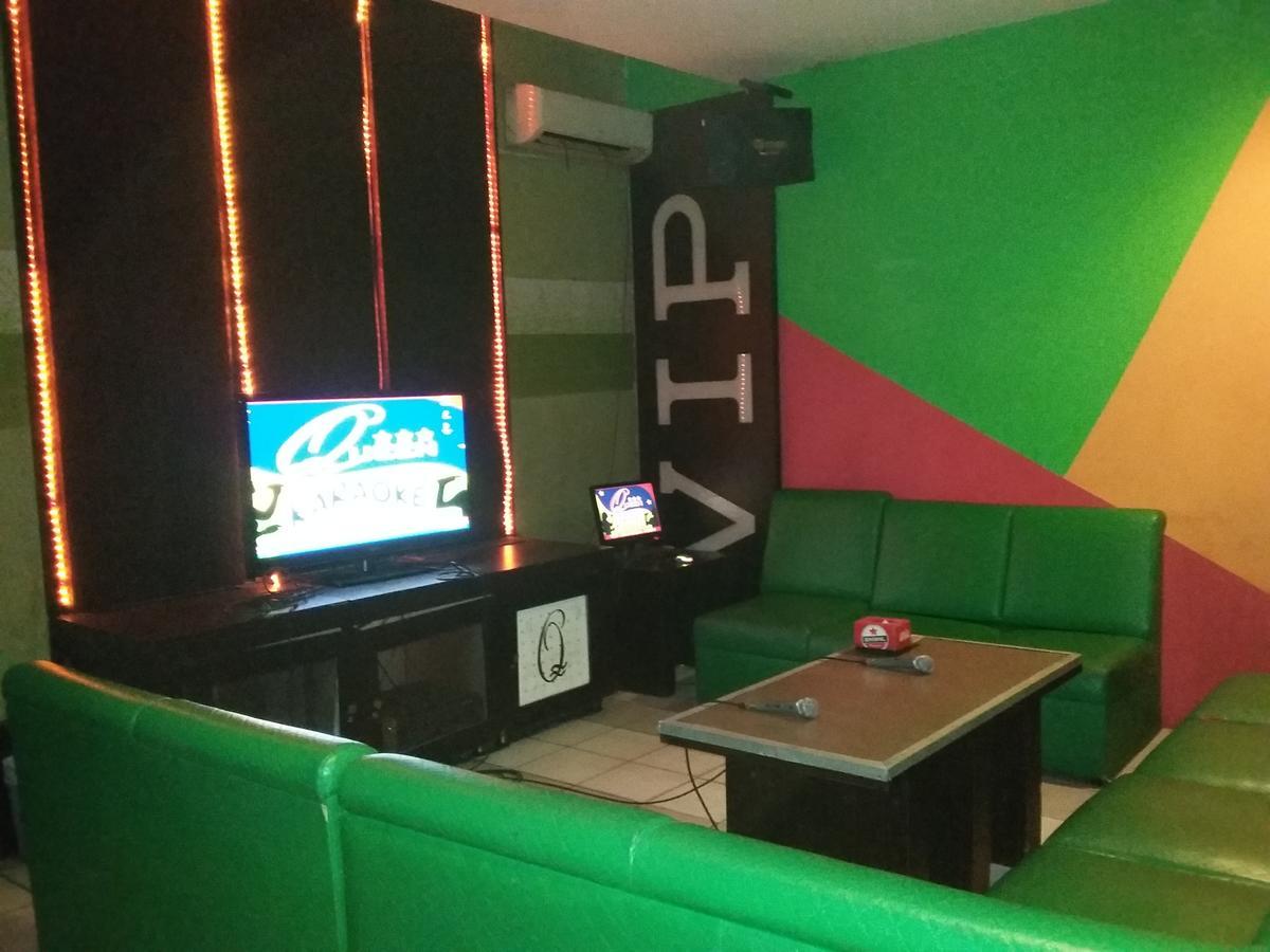 Queen City Hotel Banjarmasin Banjarmasin  Extérieur photo