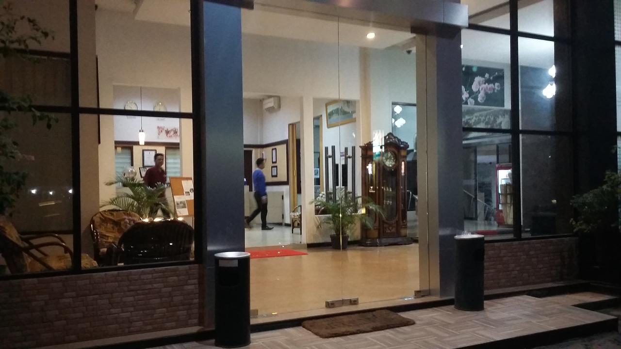 Queen City Hotel Banjarmasin Banjarmasin  Extérieur photo