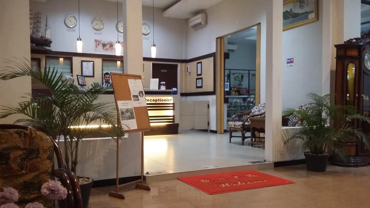 Queen City Hotel Banjarmasin Banjarmasin  Extérieur photo