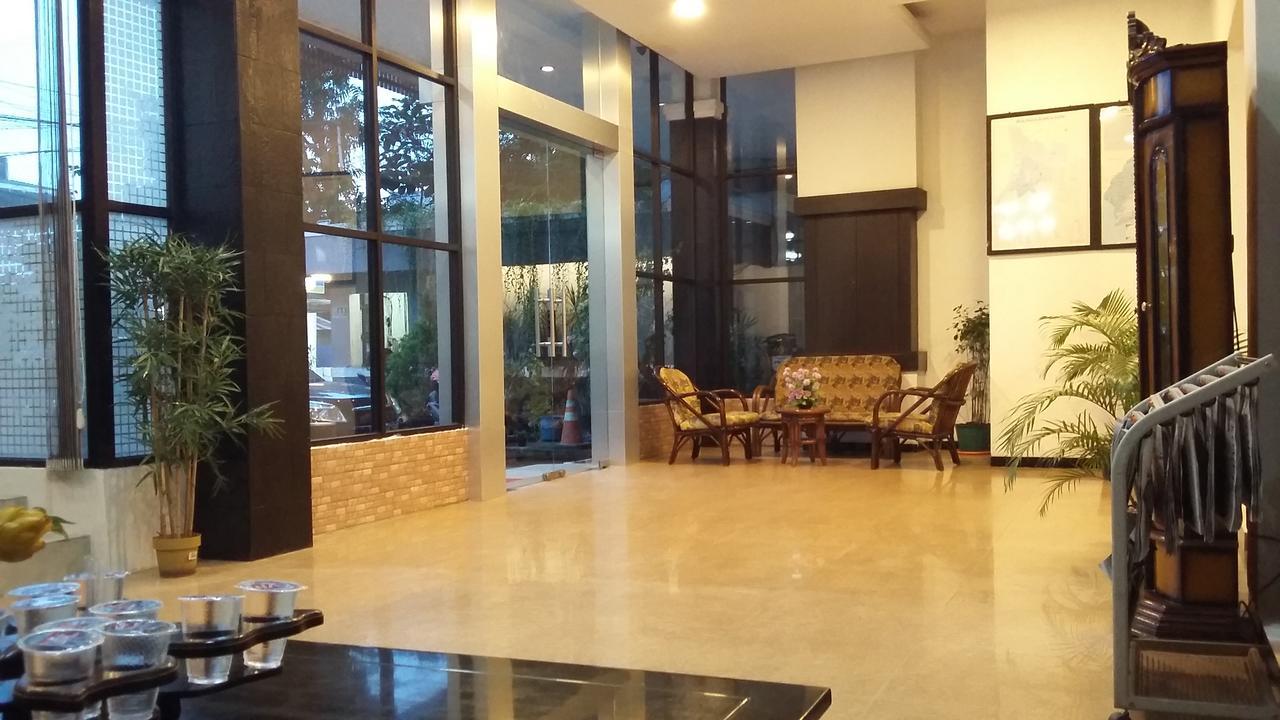 Queen City Hotel Banjarmasin Extérieur photo