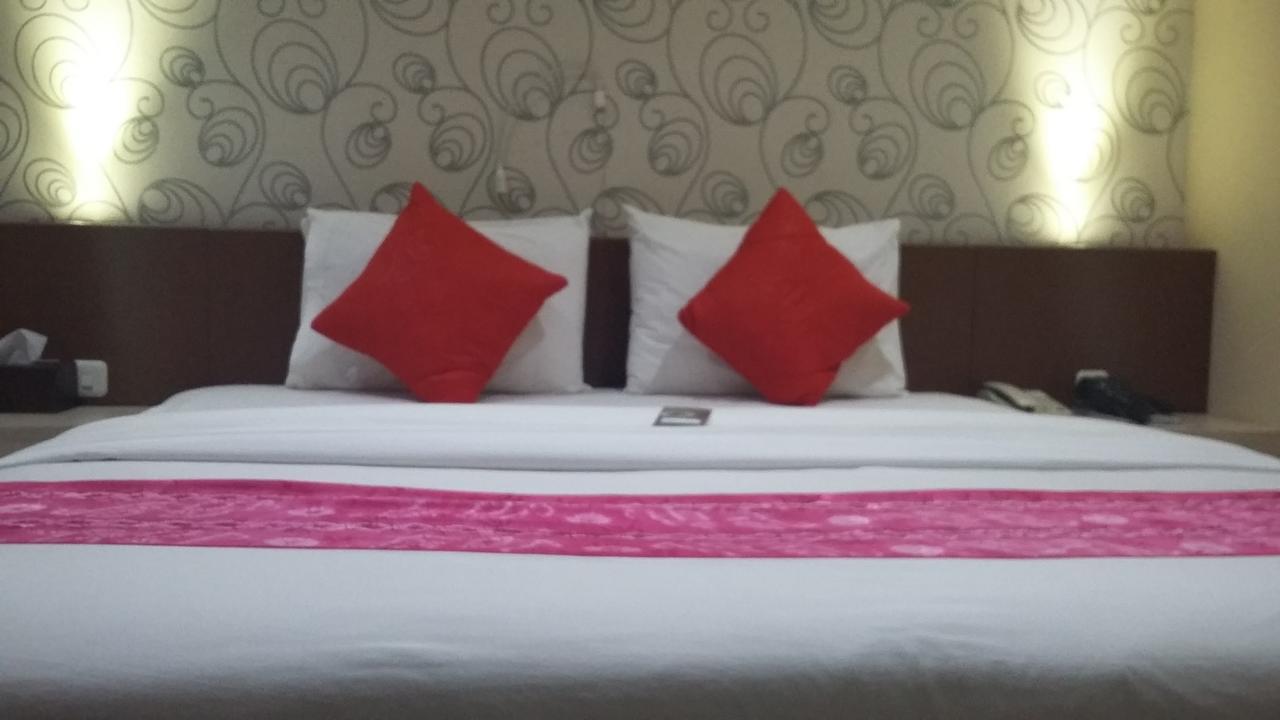 Queen City Hotel Banjarmasin Extérieur photo
